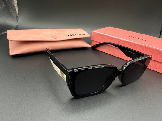 MIU MIU Noir Muse