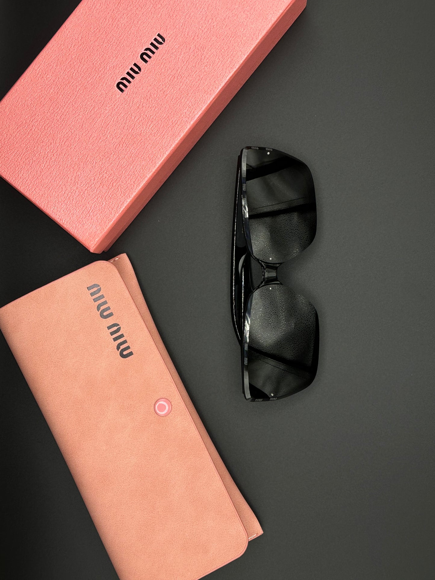 MIU MIU Noir Muse